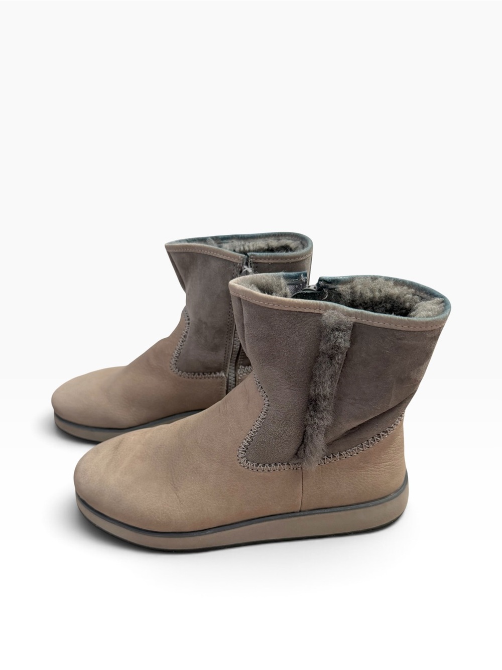 Women’s OluKai Women's Pa'ina Hulu Boots size 8.5